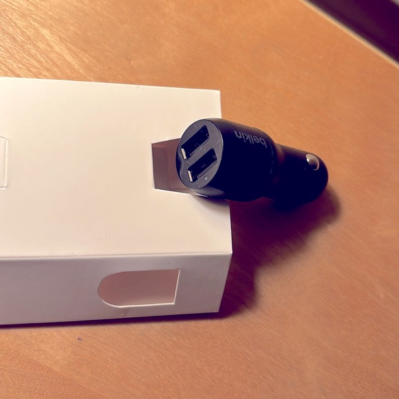 Loose Merkury brand car charger, input: 12 V – 24V DC output: 5V – 3.4A - Picture 4 of 4